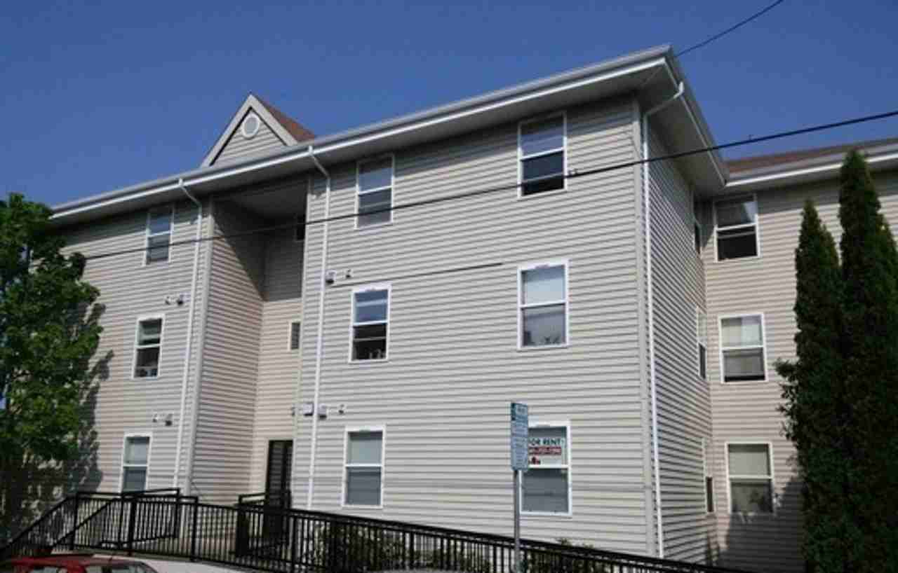 121 Nw 21st St #20 - Photo 2 of 12