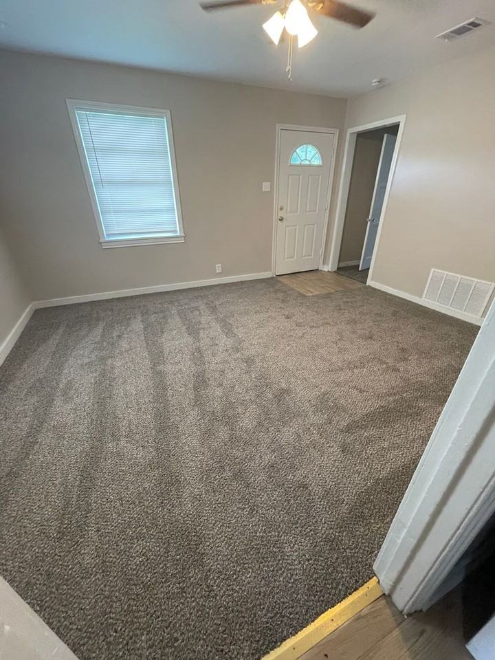 550 Loraine Cir - Photo 2 of 10