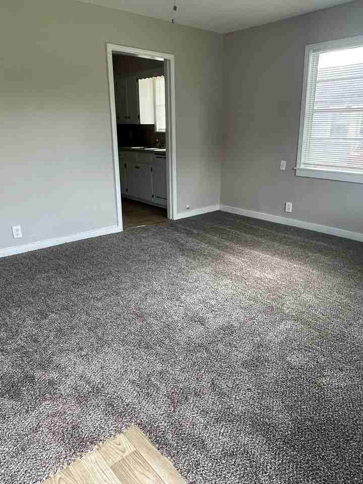 550 Loraine Cir - Photo 3 of 10
