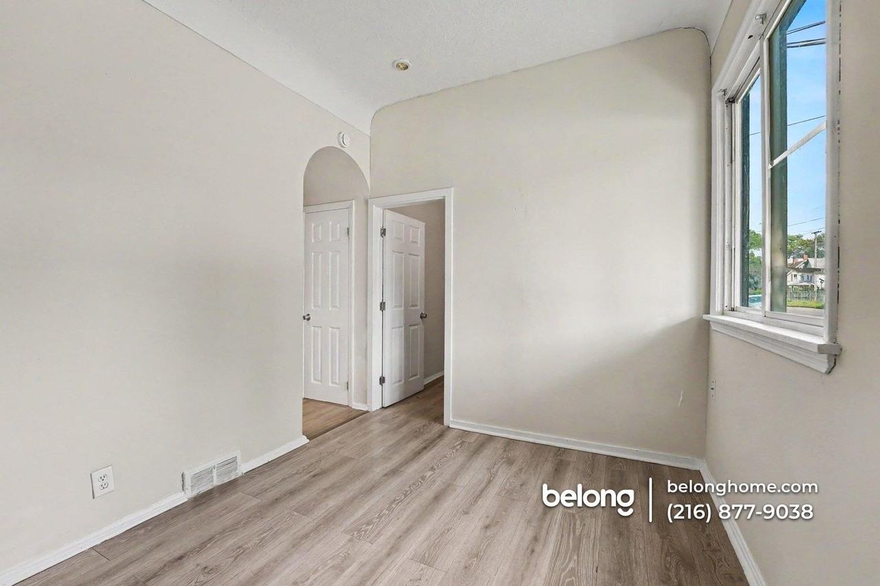 3326 Walton Ave - Photo 4 of 15