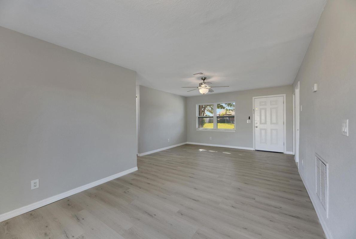 527 Fox Run Trl - Photo 2 of 47