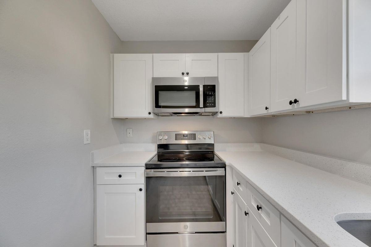 527 Fox Run Trl - Photo 3 of 47