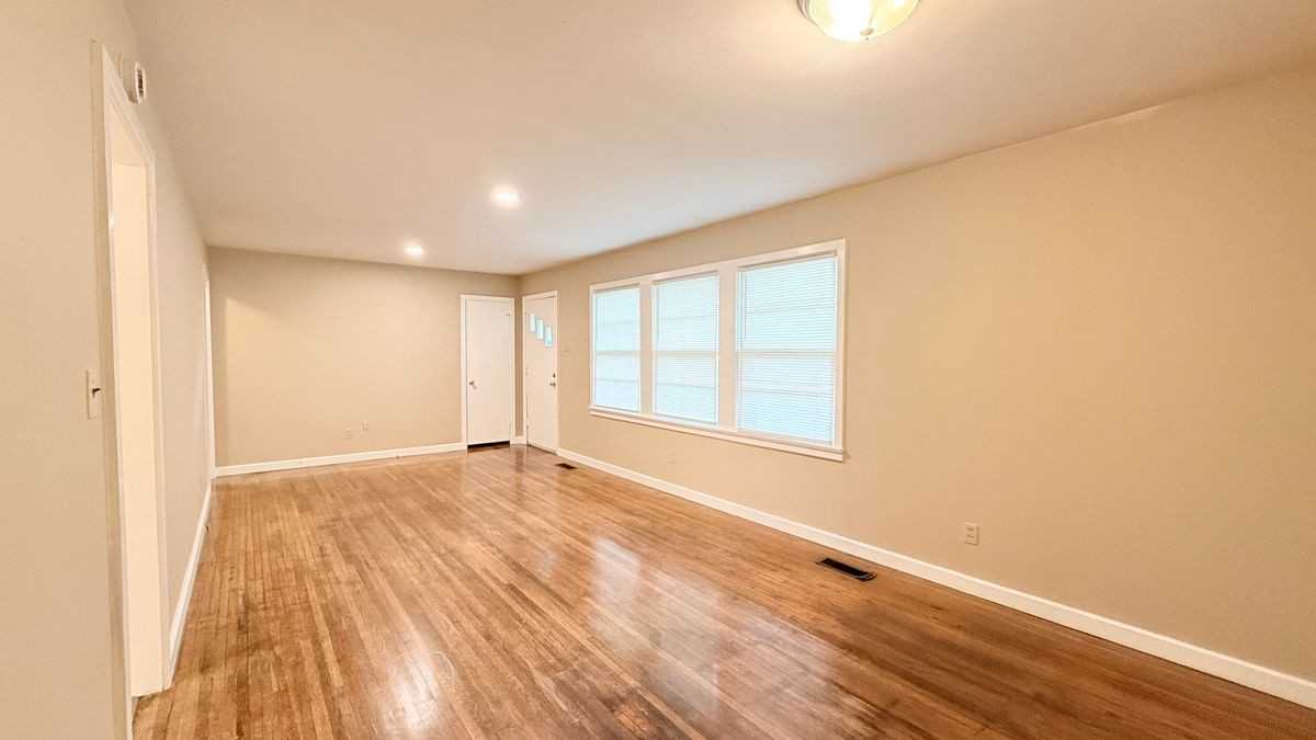 1002 Evins St - Photo 3 of 32