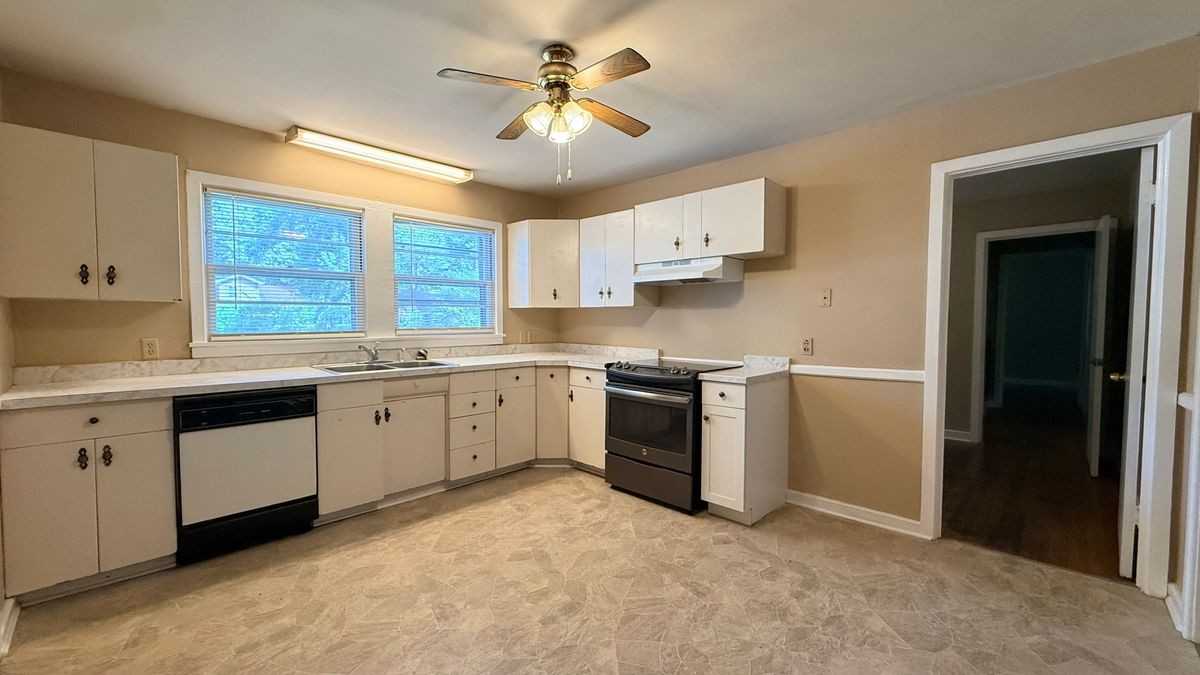 1002 Evins St - Photo 6 of 32