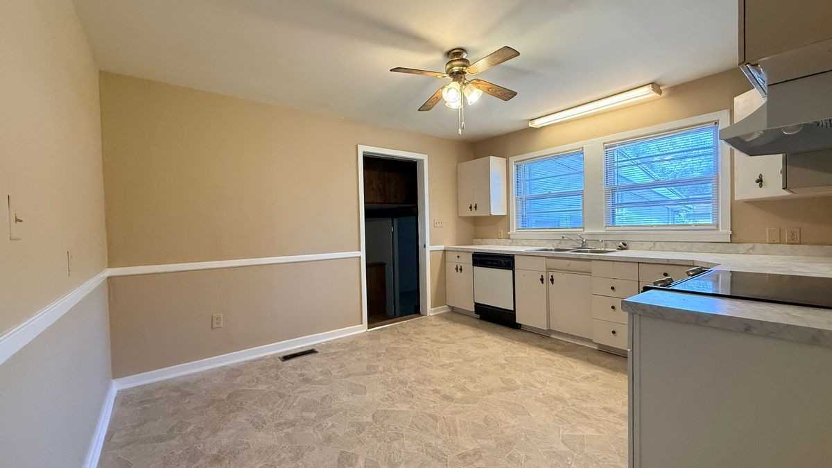 1002 Evins St - Photo 7 of 32