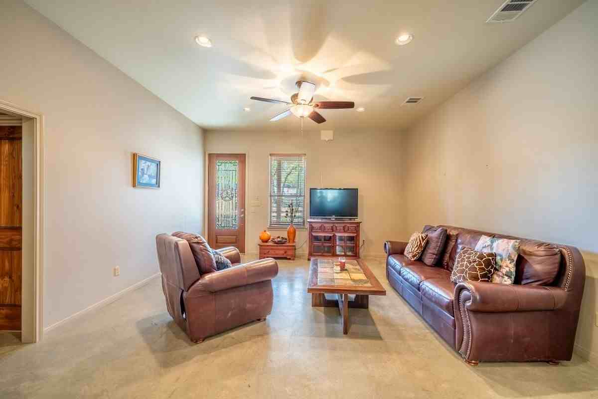103 Rolling Hills Dr - Photo 2 of 15