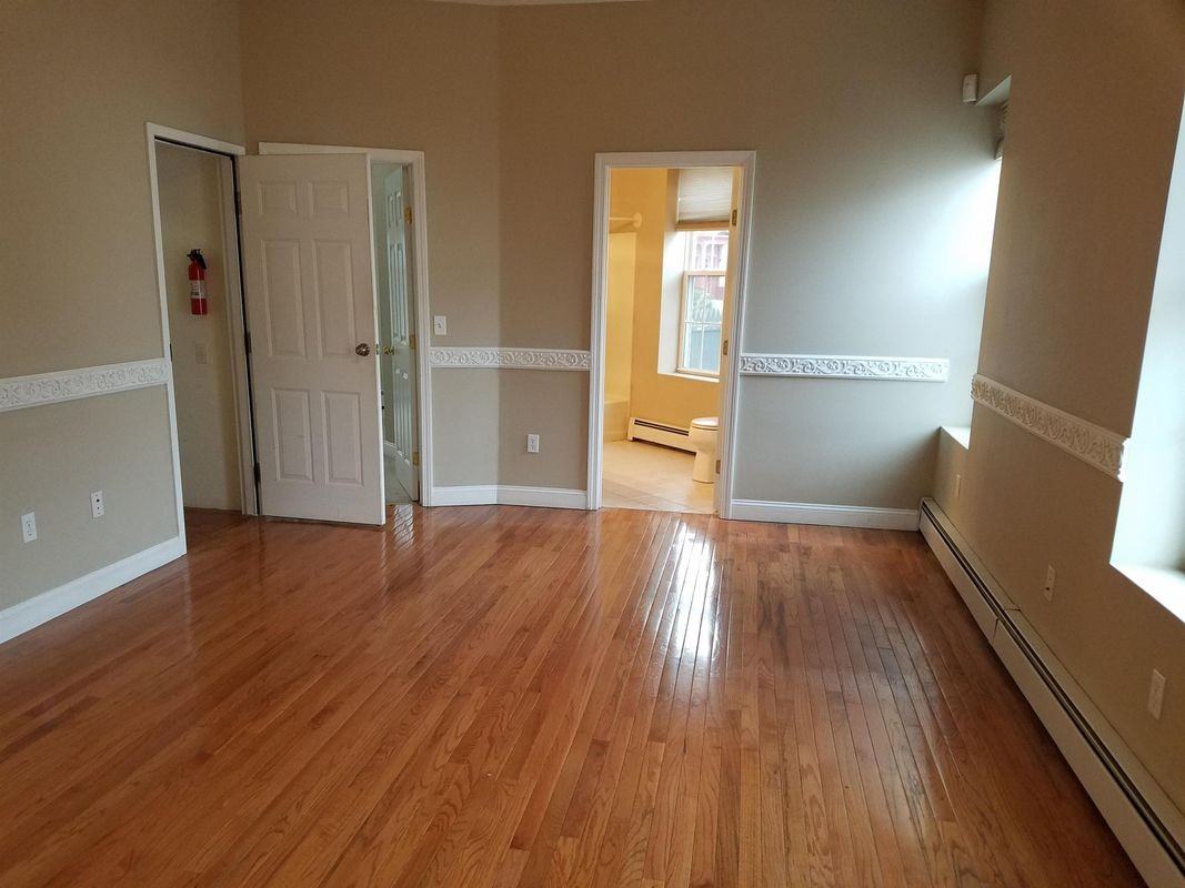 585 Beech St - Photo 5 of 15