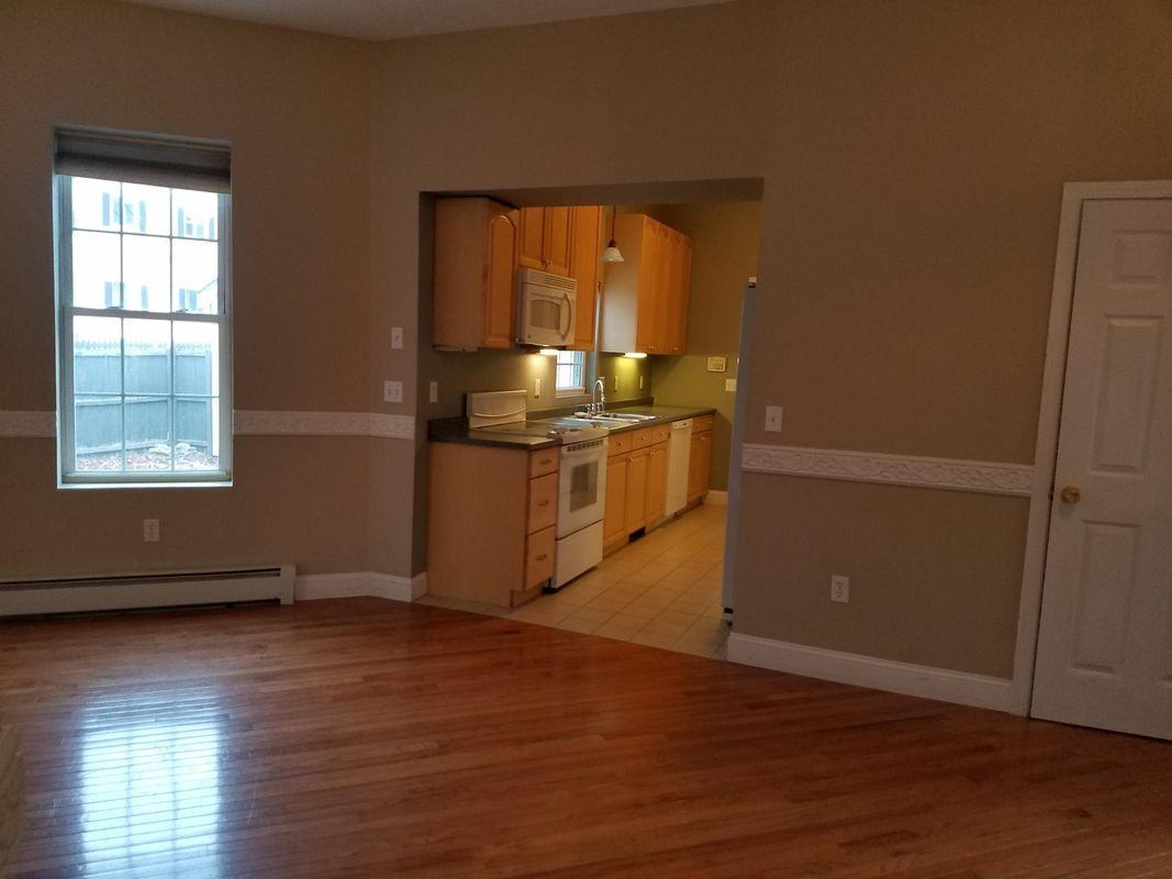 585 Beech St - Photo 6 of 15