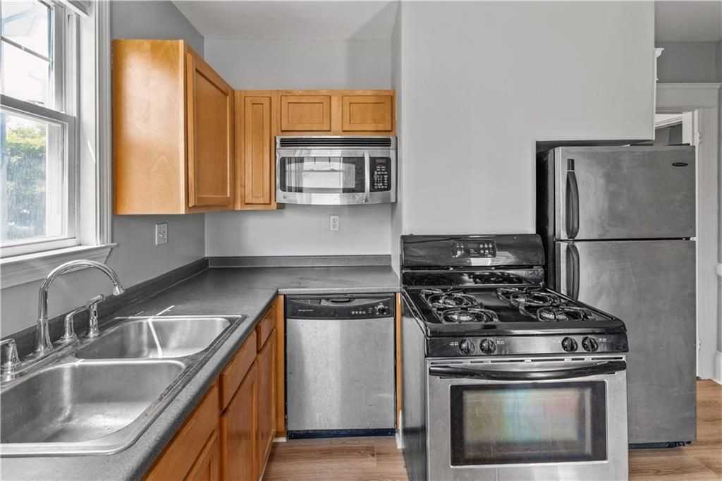 155 Irving Ave - Photo 2 of 20