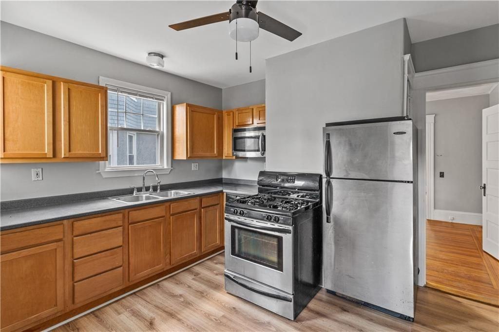 155 Irving Ave - Photo 7 of 20