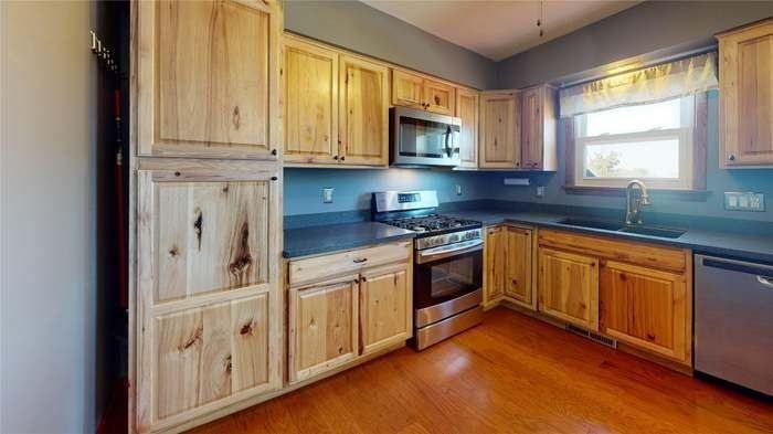 3016 W 42nd St - Photo 2 of 23