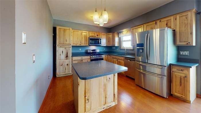 3016 W 42nd St - Photo 3 of 23