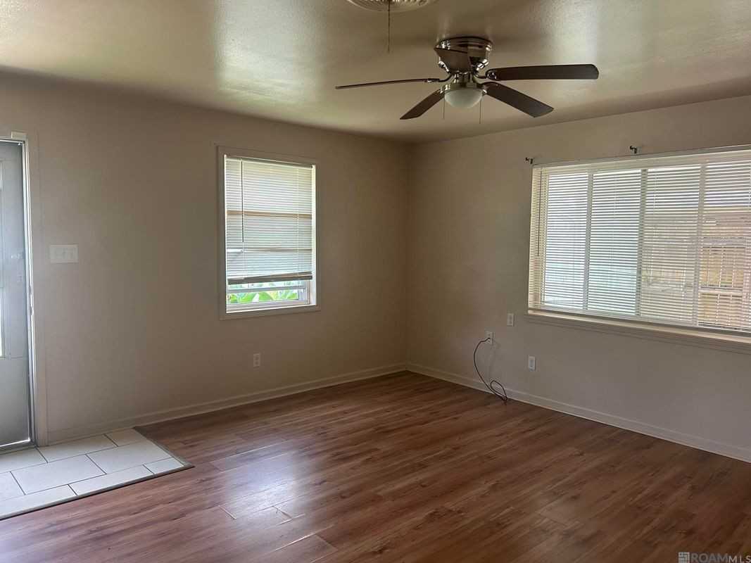 6072 Wilton Dr - Photo 2 of 9