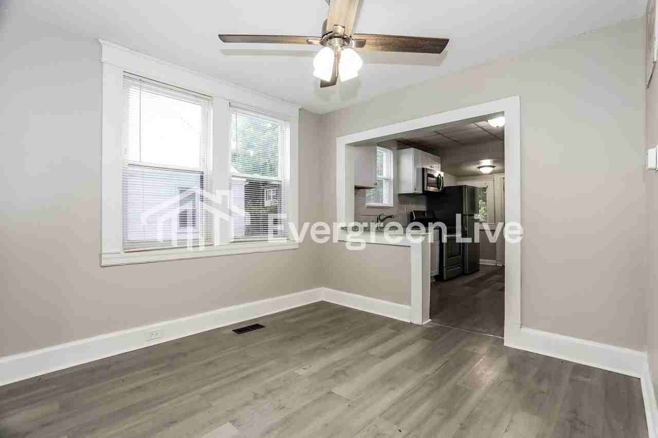 2006 Park Pl - Photo 5 of 15