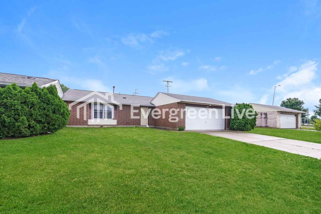 8787 Mardi Gras Dr - Photo 2 of 15
