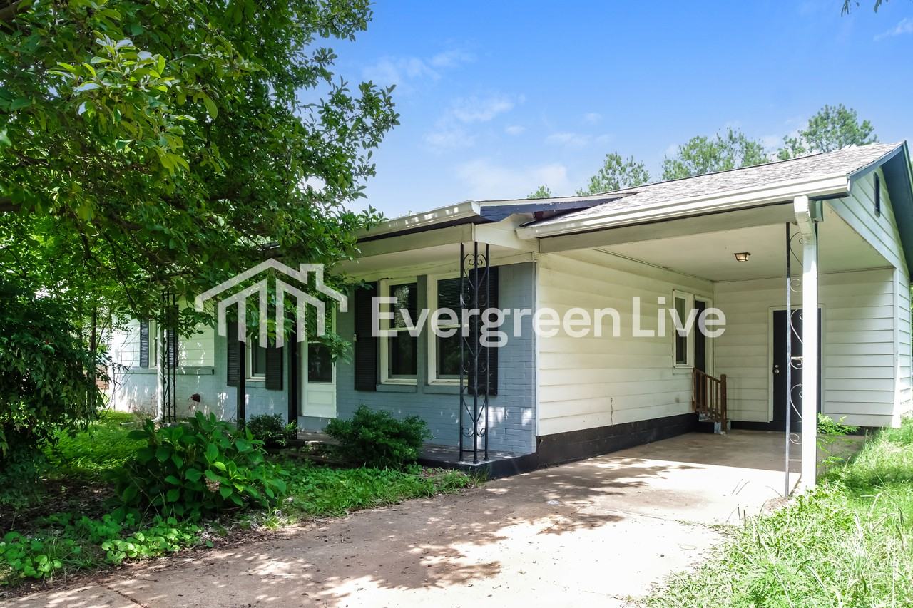 121 Edinburgh Dr - Photo 2 of 15