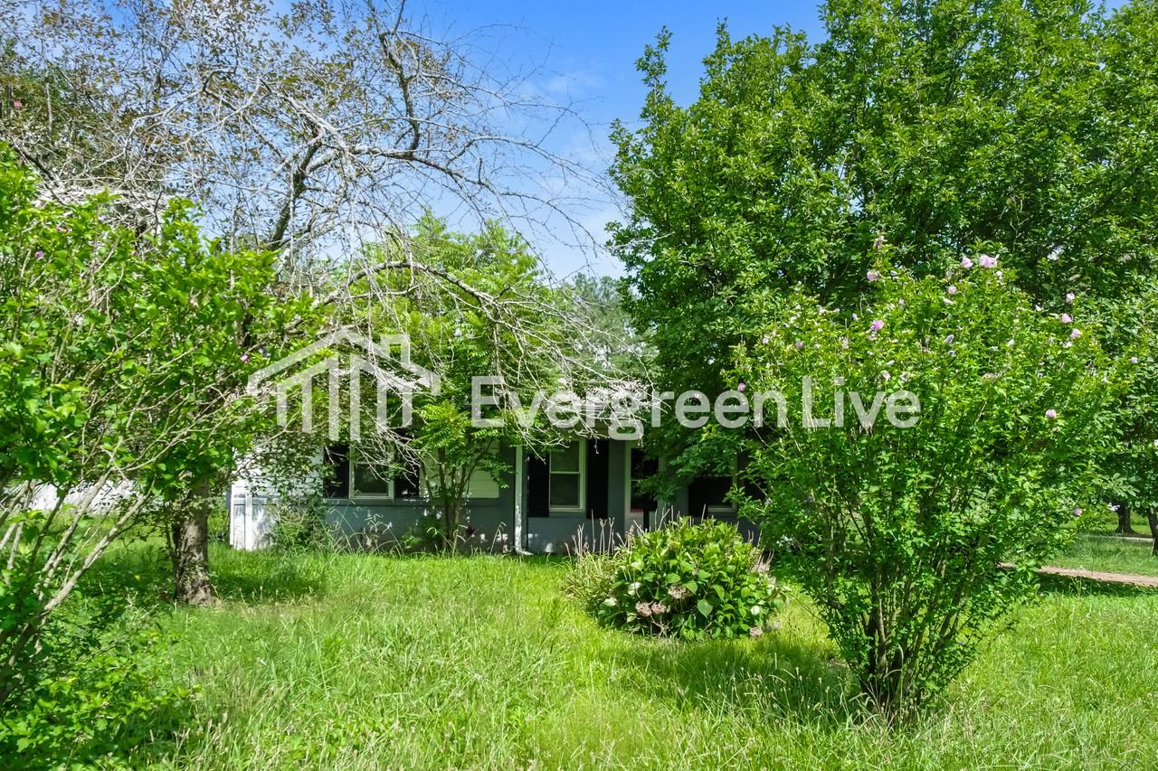 121 Edinburgh Dr - Photo 3 of 15