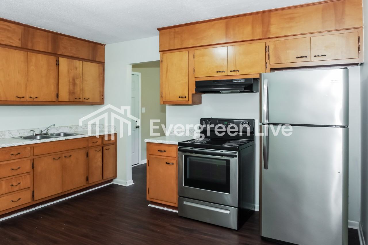121 Edinburgh Dr - Photo 7 of 15