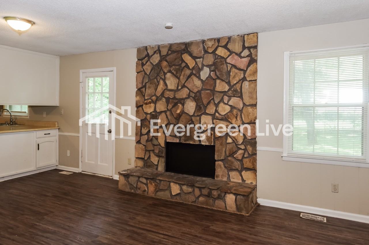 13009 Astalot Dr Se - Photo 3 of 15