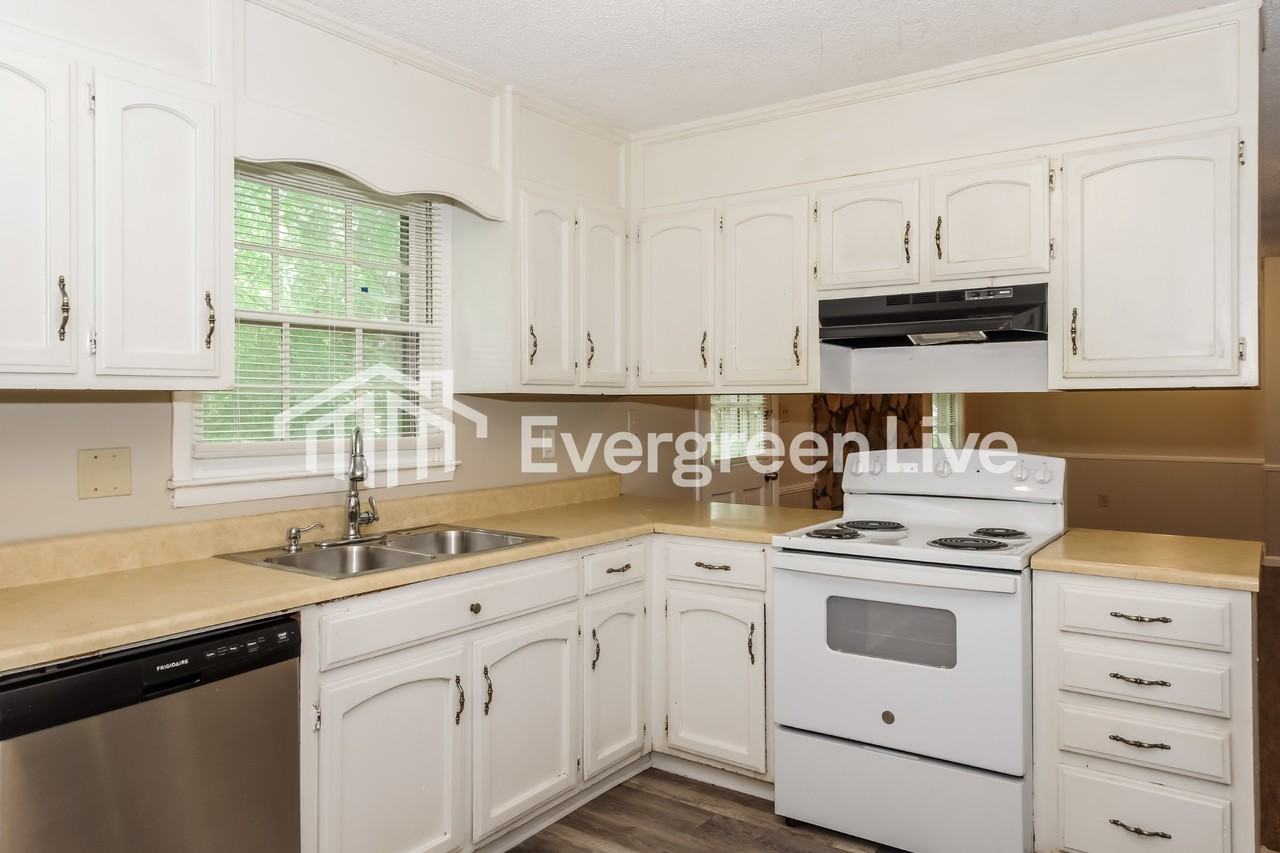13009 Astalot Dr Se - Photo 5 of 15