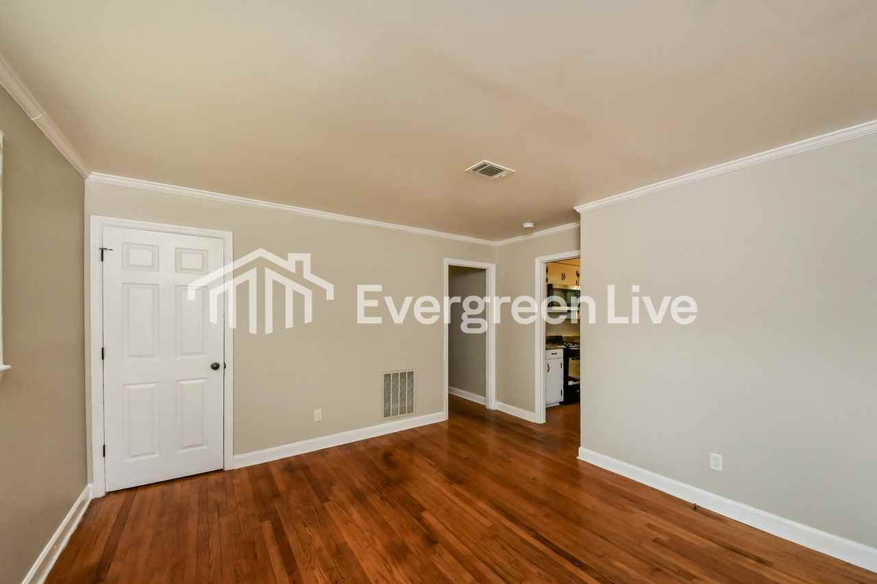 4213 Shorecrest Dr - Photo 2 of 15