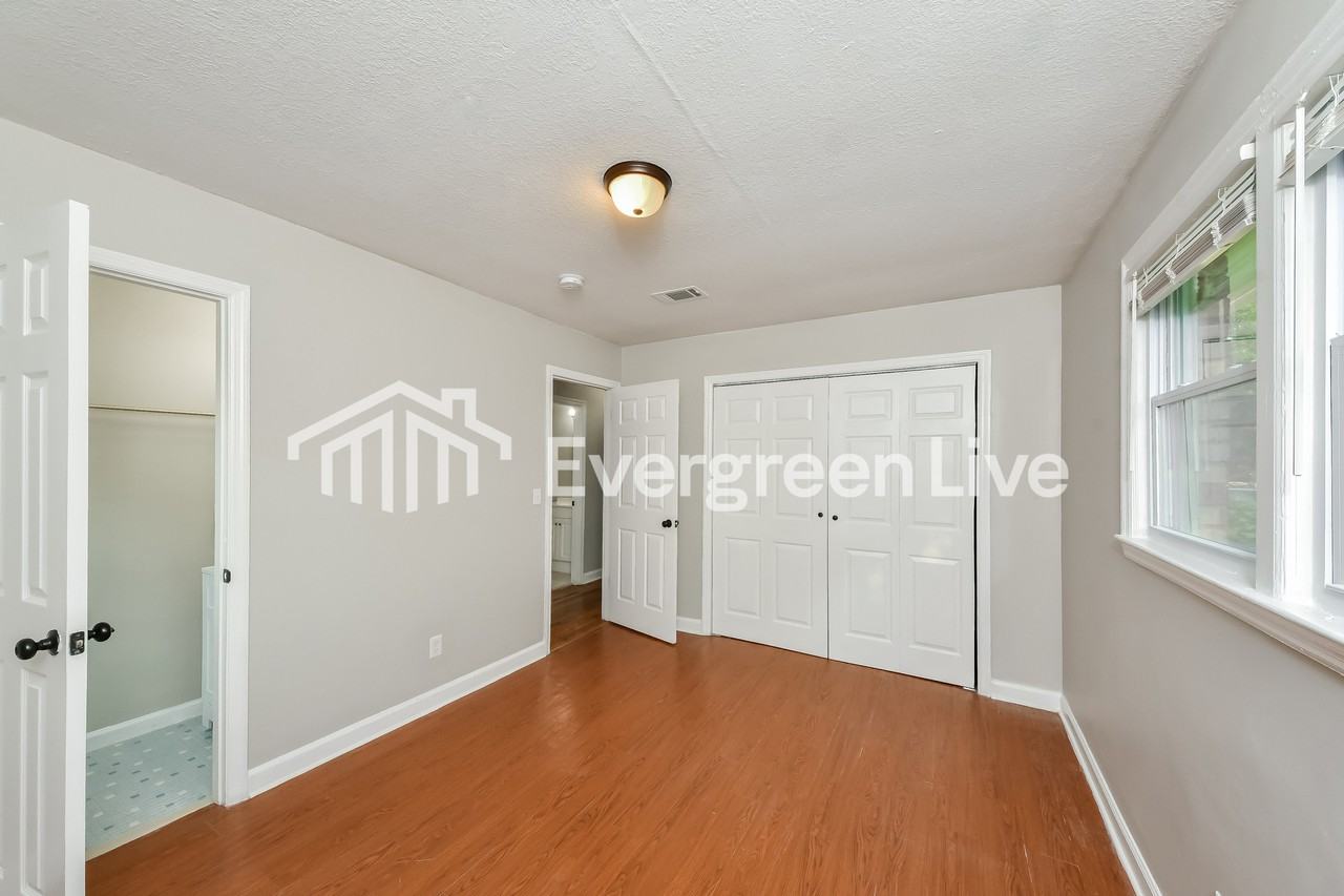 4213 Shorecrest Dr - Photo 5 of 15