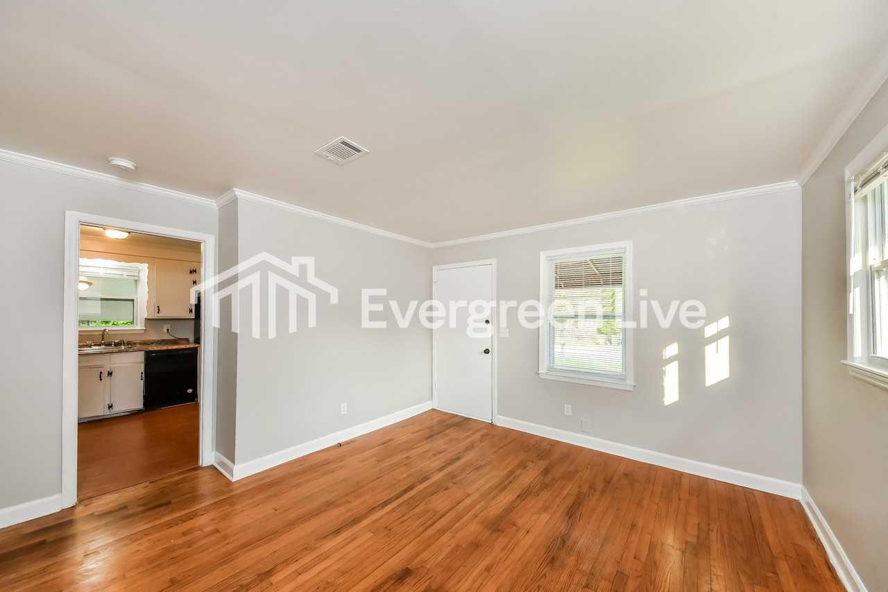 4213 Shorecrest Dr - Photo 6 of 15