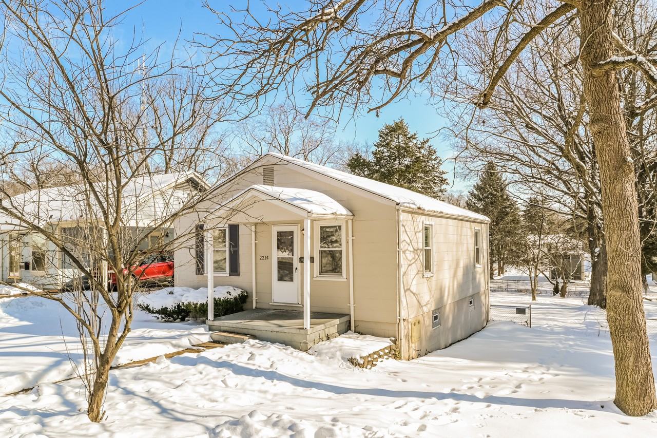 2214 Huntington Ave - Photo 2 of 15