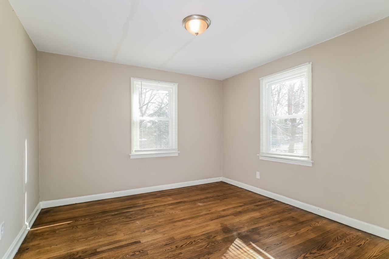 2214 Huntington Ave - Photo 4 of 15
