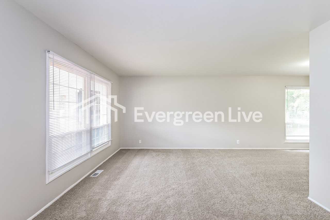 3425 Brookshire Dr - Photo 3 of 15
