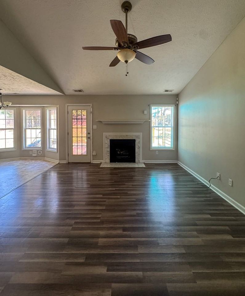 118 Jefferson Dr - Photo 2 of 17