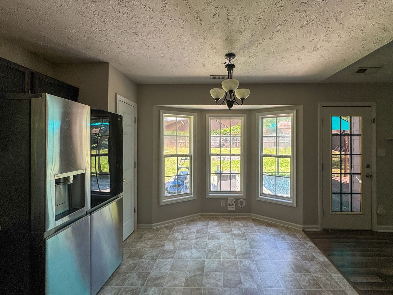 118 Jefferson Dr - Photo 5 of 17