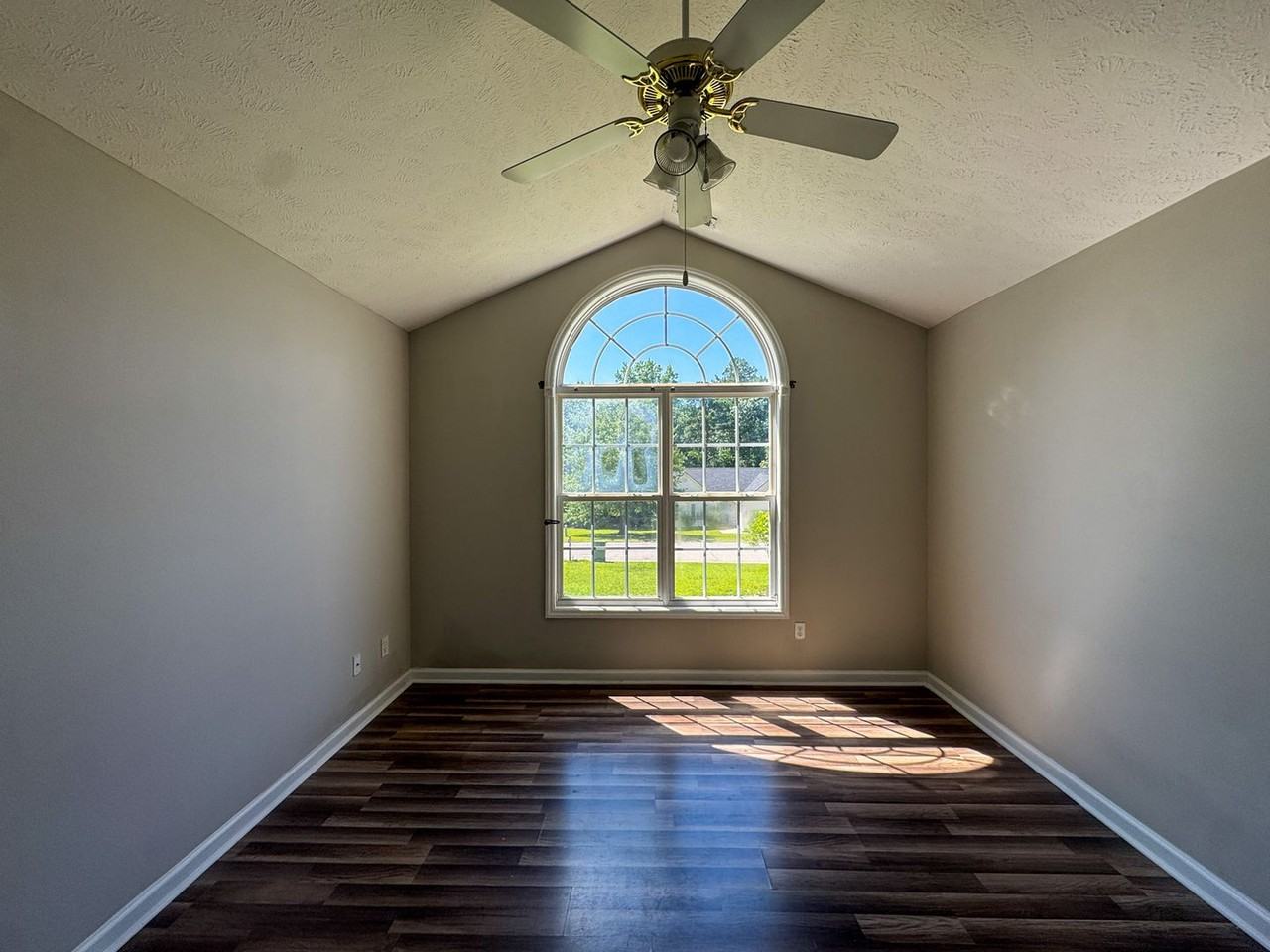 118 Jefferson Dr - Photo 6 of 17
