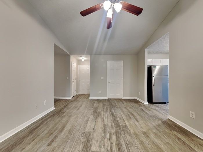 504 Edgewater Way - Photo 3 of 20