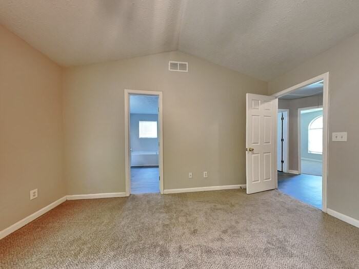 504 Edgewater Way - Photo 6 of 20