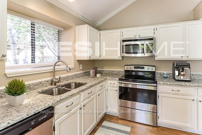 1541 Nw 125th St - Photo 2 of 17
