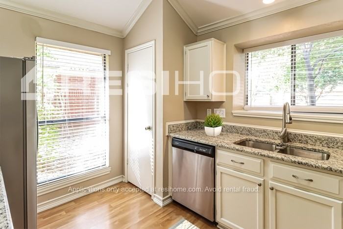 1541 Nw 125th St - Photo 3 of 17
