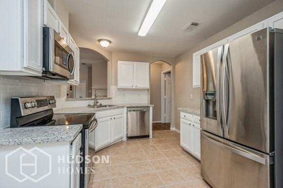 606 Moonwalk St - Photo 5 of 14