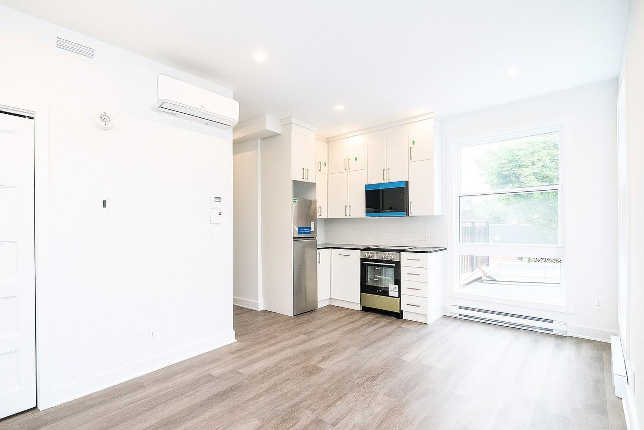 5153 Boul de Maisonneuve O - Photo 2 of 6