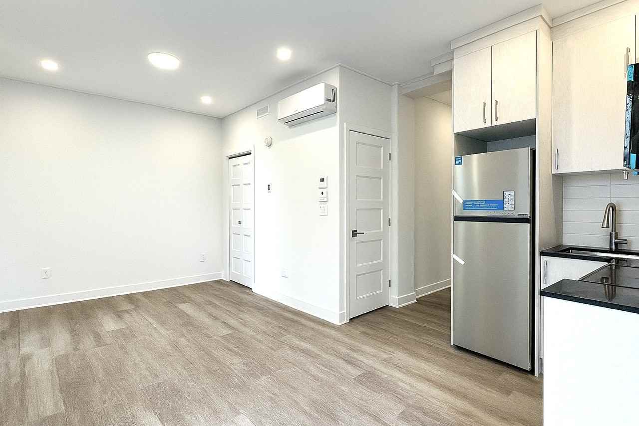 5153 Boul de Maisonneuve O - Photo 5 of 6