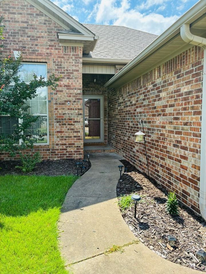 2217 Daniel Dr - Photo 2 of 25