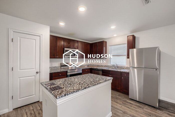 1137 Spruce St - Photo 5 of 14