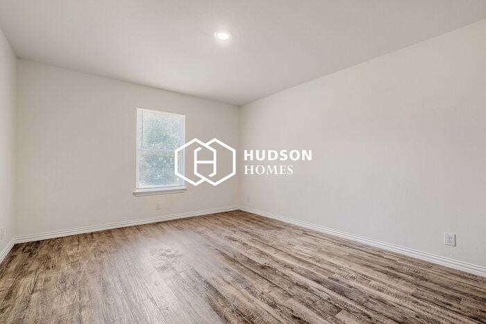 1137 Spruce St - Photo 7 of 14