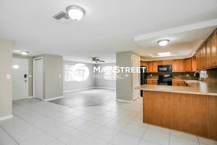 7021 Moravian Dr - Photo 4 of 16