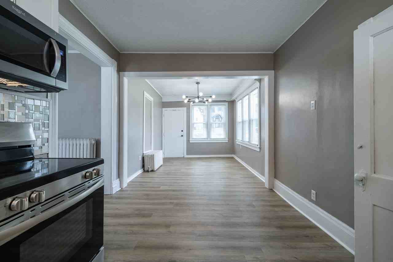 924 S 31st St - Photo 4 of 38