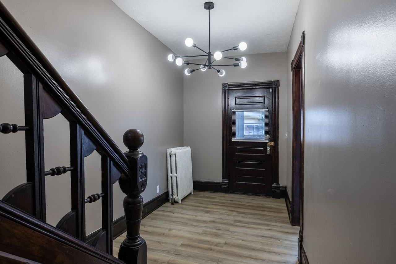 924 S 31st St - Photo 5 of 38