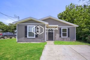 featured image of 2214 Henry St