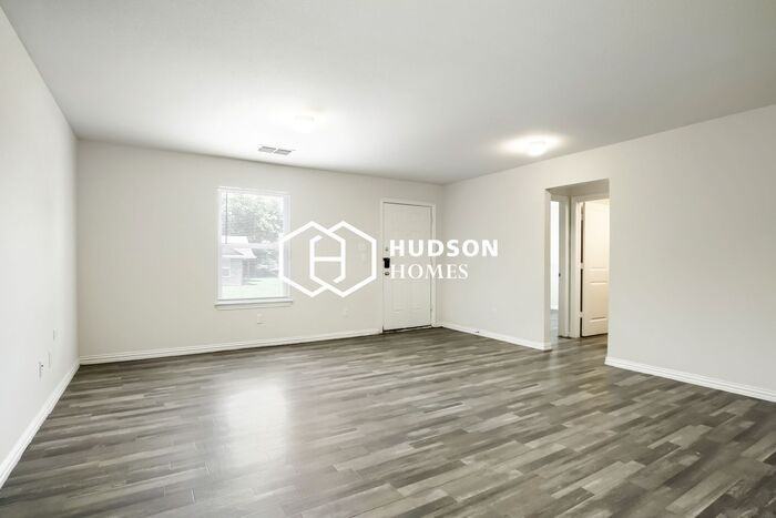 2214 Henry St - Photo 3 of 14