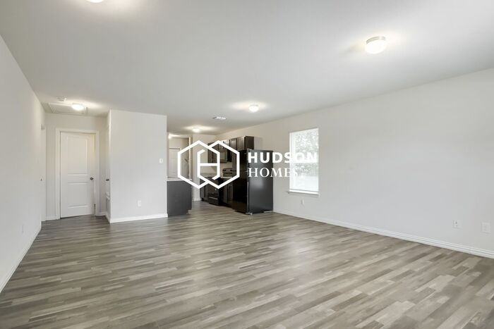 2214 Henry St - Photo 4 of 14