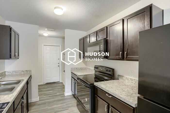 2214 Henry St - Photo 5 of 14